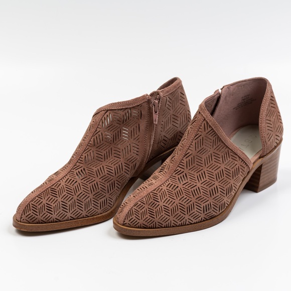 1. State Iddah Perforated Cutaway Bootie size 7 - Picture 2 of 11